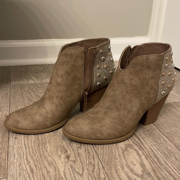 Guess Studded Booties - Picture 1 of 4